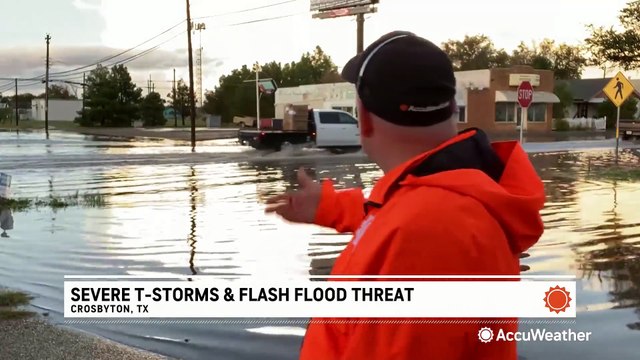 Severe storms cause flash flooding in Texas