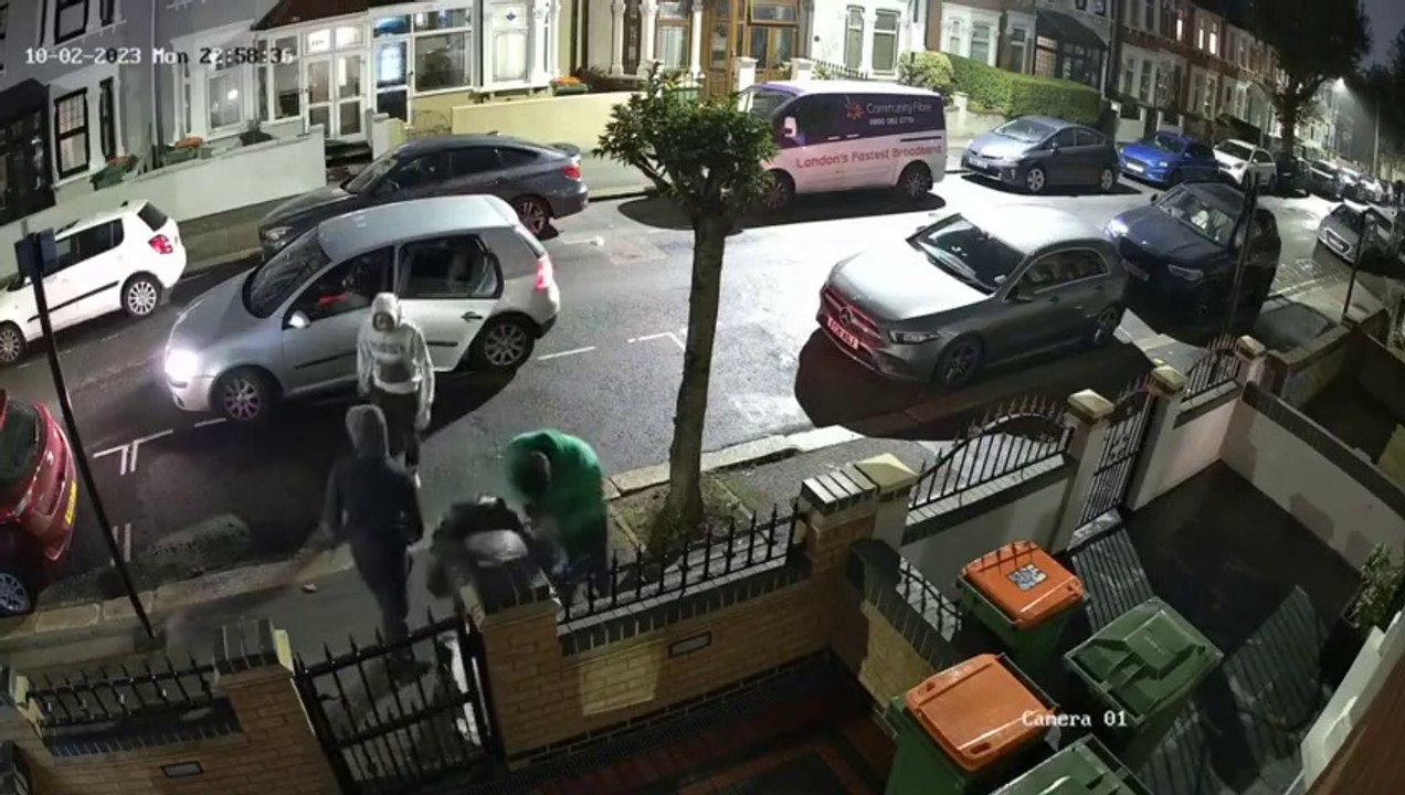 A man gets robbed by 4 men in eastham