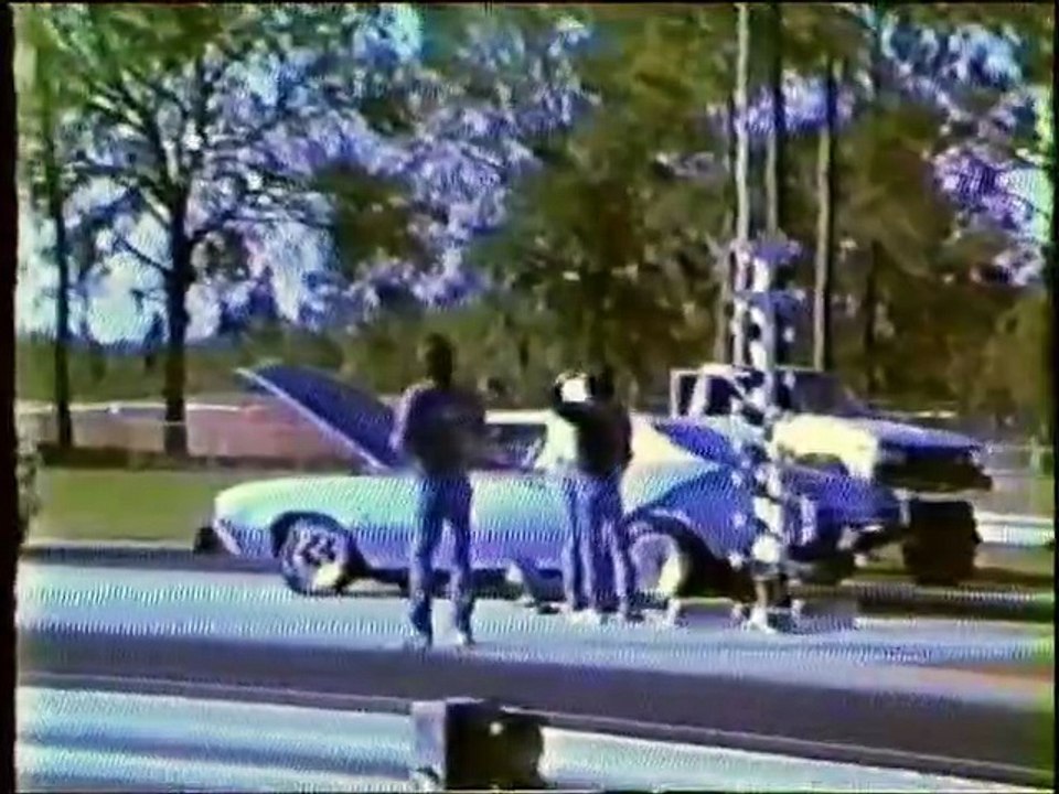 1970 Hemi-powered Plymouth GTX vs 1970 Buick GS Stage 1