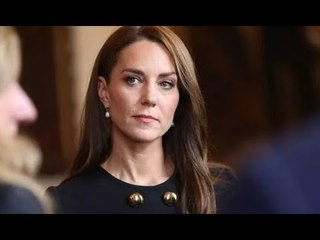 I fan sono svenuti quando Kate è stata fotografata per la prima volta dal funerale dei Queen durante