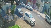 Vídeo mostra momento em que catador de recicláveis é atingido por carro no Centro