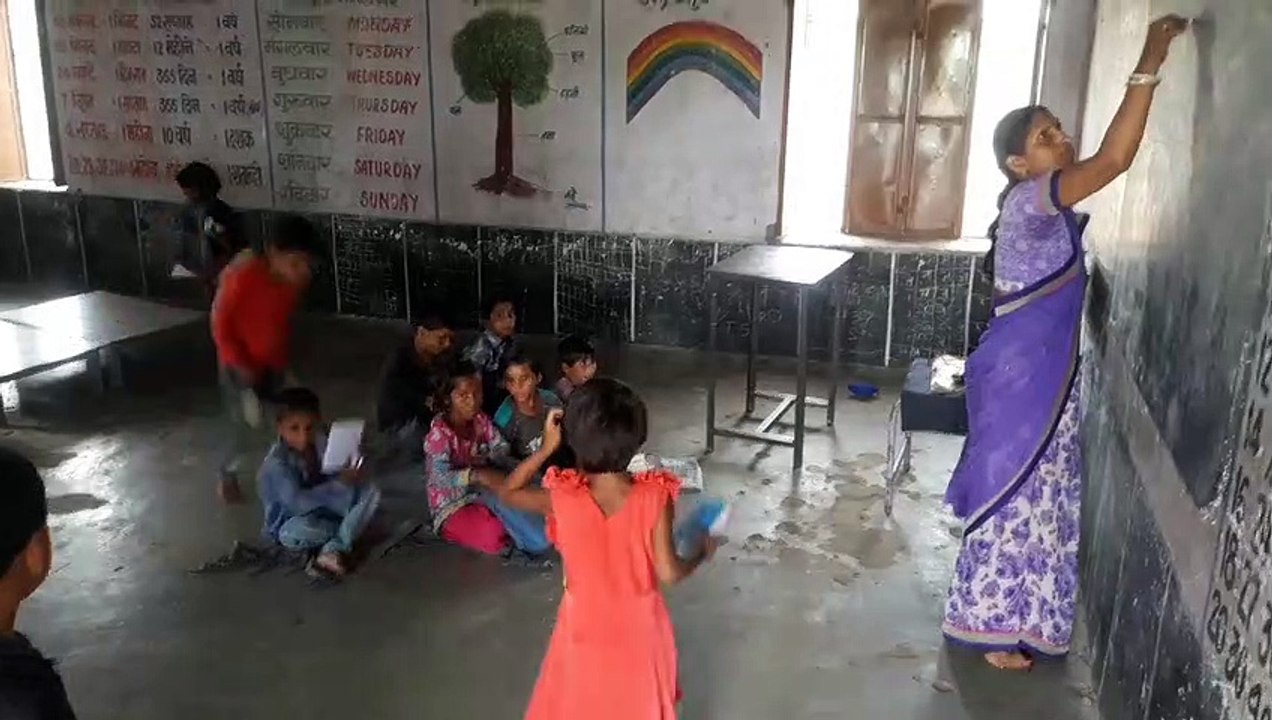 सत्र के तीन माह बीते, छात्रों को नई यूनीफॉर्म का इंतजार