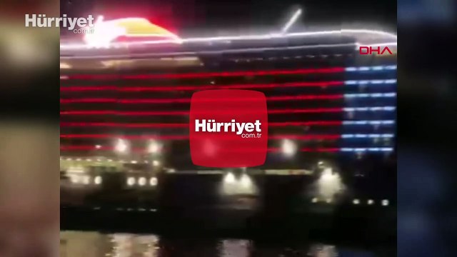 Bodrum'dan ayrılan Bahamalar bandıralı yolcu gemisinden 'Türk bayrağı' ışıklandırması yansıtıldı