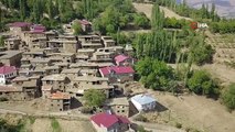 Hizan'ın 300 yıllık taş evleri görenleri hayran bırakıyor