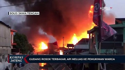 Gudang Rosok Terbakar, Api Meluas ke Permukiman Warga