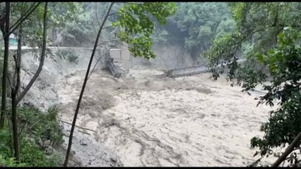 India, straripa un lago glaciale: almeno 10 morti e oltre 80 dispersi