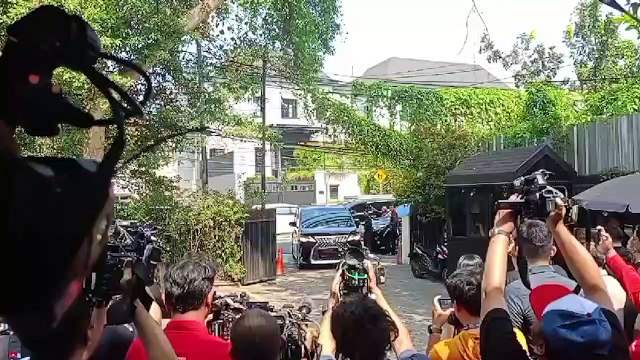 Kaesang Pangerep Sambut Puan Maharani di Sebuah Kafe di Kawasan Menteng