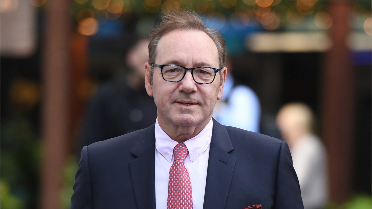 Voici - Kevin Spacey victime d'un malaise en public : l'acteur évacué en raison d'une suspicion de crise cardiaque