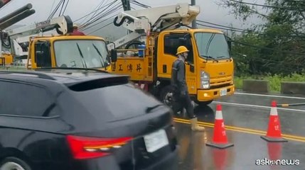 Maltempo, il tifone Koinu colpisce Taiwan: almeno 190 feriti