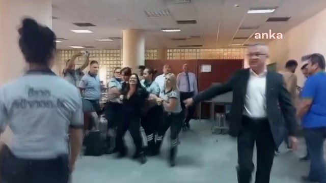 Yemek zamlarını protesto eden öğrencileri gözaltına aldılar