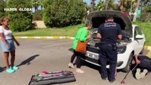 Antalya’da otomobil üzerine bırakılan not “insanlık ölmemiş” dedirtti
