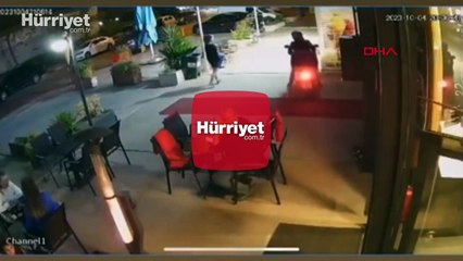 Beylikdüzü'nde kafenin bahçesinden motosikletle geçti; uyaranlara saldırdı