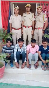 चार गोतस्कर पकड़े, गोवंश को छुड़ाया, वाहन को किया जब्त, देखें वीडियो