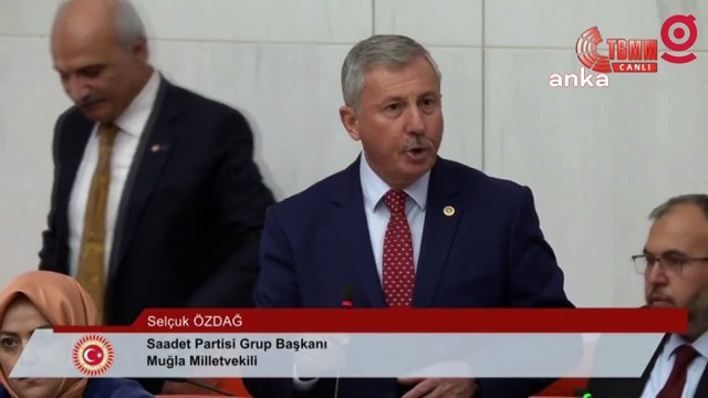 Saadet Partisi Grubu, TBMM Genel Kurulu’nda kendileri için oturma düzeni oluşturulmamasını komisyon sıralarına oturarak protesto etti