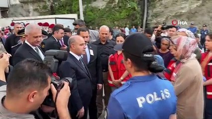 Скачать видео: Hataylı şehit polis dualarla memleketinde son yolculuğuna uğurlandı