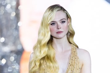 Elle Fanning : « L’amour de soi est primordial, je suis entourée de femmes combatives qui m’inspirent et me rendent plus forte » Ses confidences au défilé L'Oréal Paris.