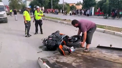 Un conducteur de moto et son cousin perdent la vie après être entrés en collision avec un minibus étudiant à Adana