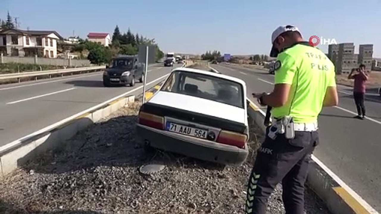 Deux médecins blessés dans l'accident impliquant une voiture conduite par un conducteur sans permis à Kırıkkale