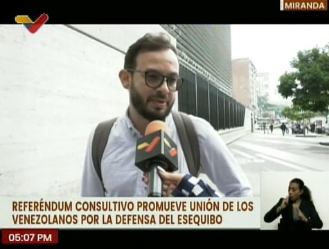 Ciudadanos caraqueños ofrecen su opinión sobre el referéndum consultivo en defensa del Esequibo