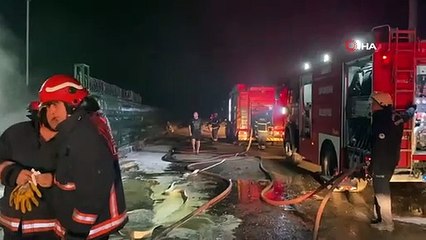 Kimyasal atıkların bulunduğu geri dönüşüm tesisinde korkutan yangın