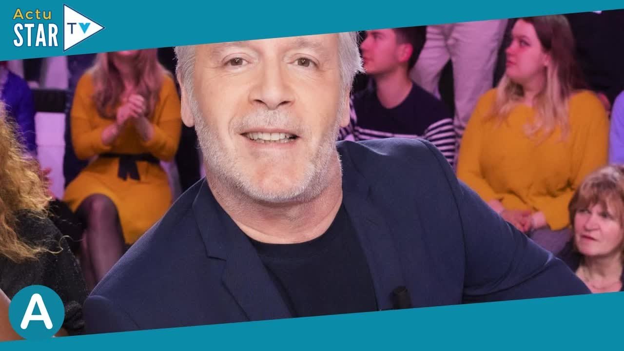 Jean-Michel Maire sans barbe et les cheveux très noirs : on ne le reconnaît pas du tout sur cette ph