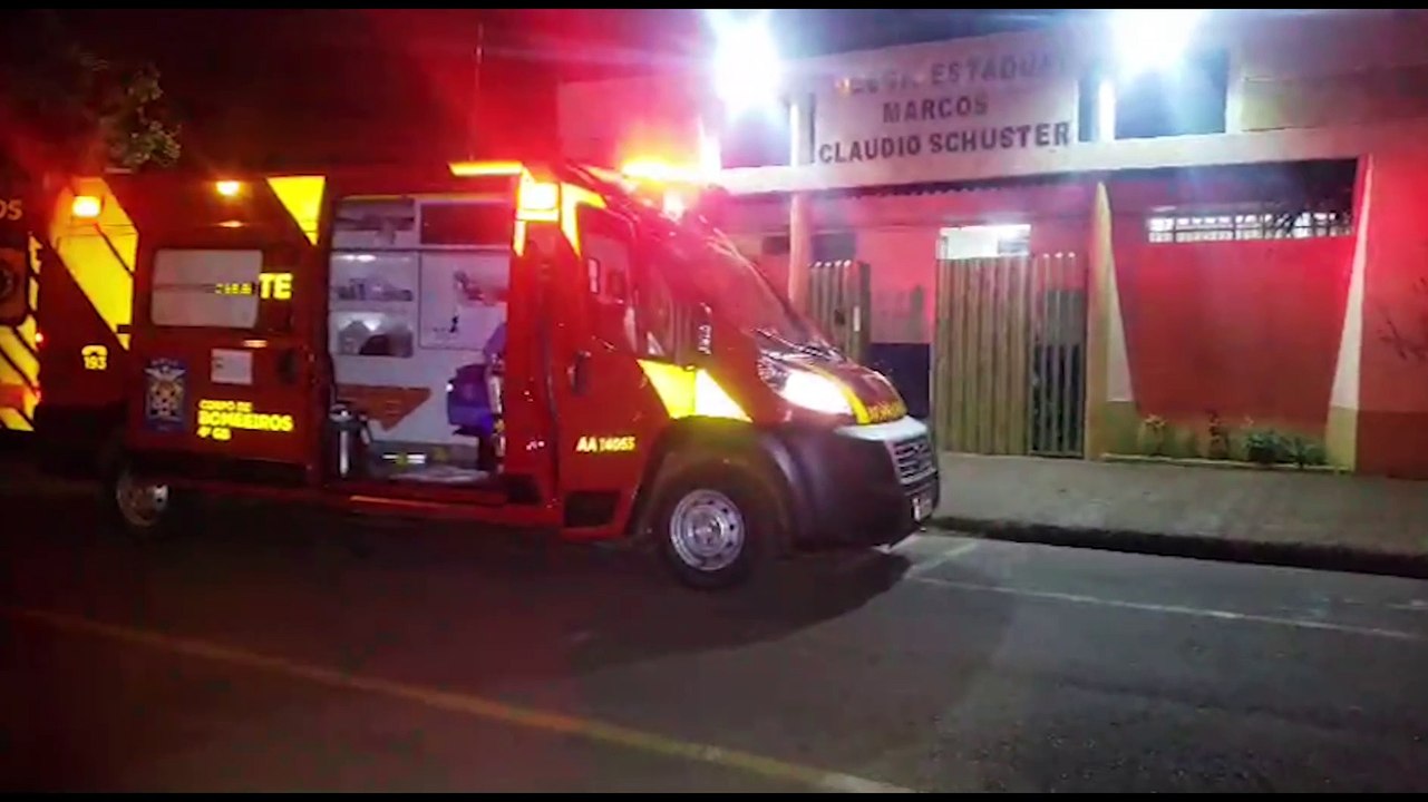 Adolescente fica ferida ao sofrer queda em colé...