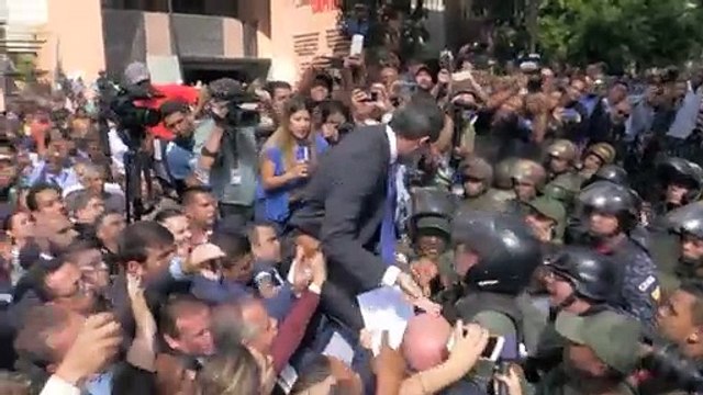 Fiscalía de Venezuela emite alerta roja de Interpol para captura de opositor Guaidó