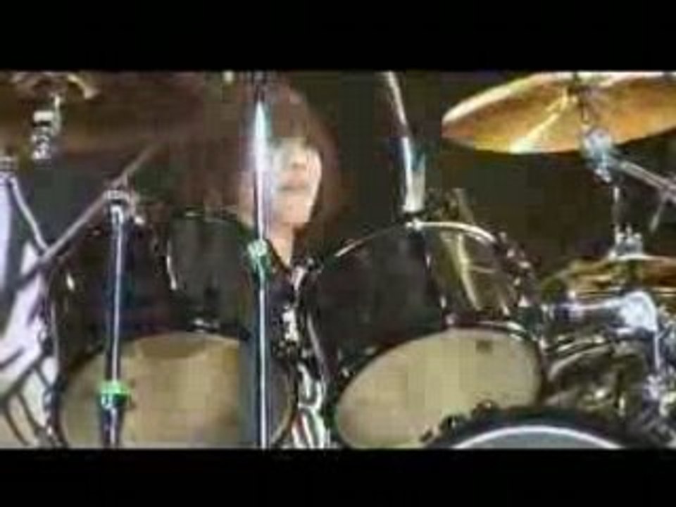 Petit solo de basse de Kai et Reita qui chante