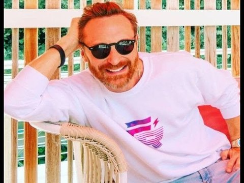 PHOTO : Torse nu, abdos saillants et bronzage parfait, David Guetta séduit les...