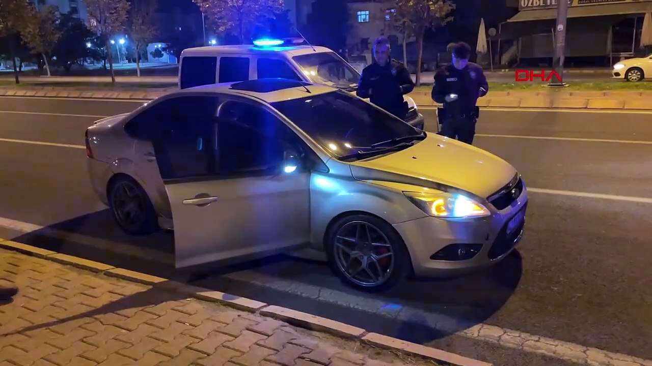 2 suspects qui ont changé de conducteur dans une voiture en mouvement alors qu'ils fuyaient la police à Kayseri ont été arrêtés