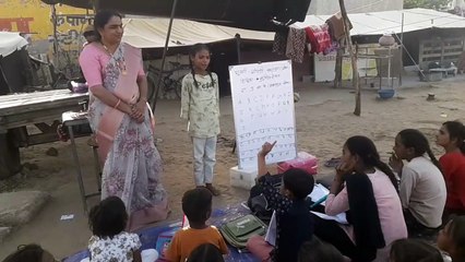 VIDEO: कचरा बीनने वाले बच्चों का मुकद्दर संवार रही सुनीता, स्कूल के लिए भी बनावा चुकी है भवन
