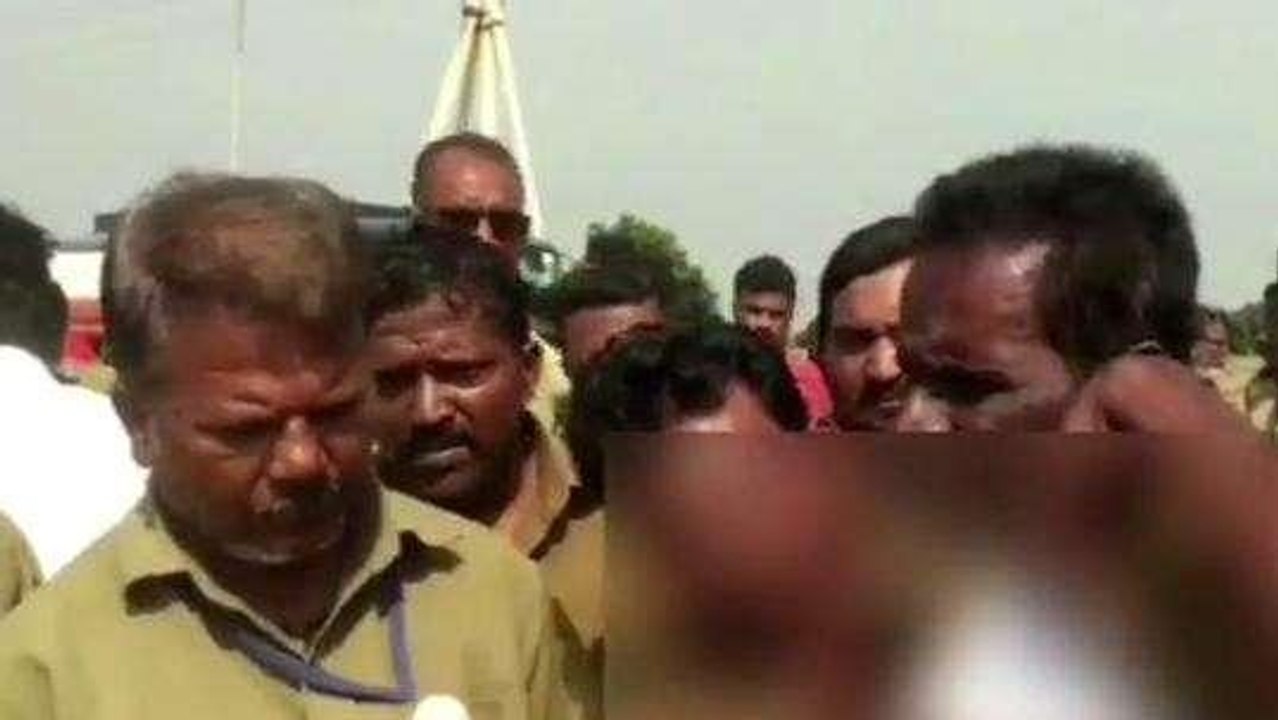 అనంతపురం జిల్లా: పార్కింగ్ విషయంలో ఘర్షణ... ఇద్దరికి గాయాలు