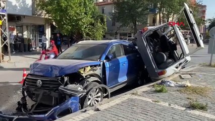 Kayseri'de Otomobil Kazası: 2 Kişi Yaralandı