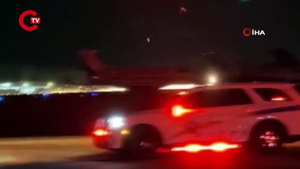 Gövdesi üzerine inen kargo uçağından kıvılcımlar yükseldi