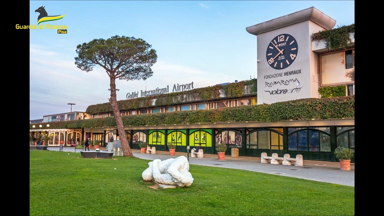 Droga, arrestato all'aeroporto di Pisa: aveva ingerito un chilo e 400 grammi di droga