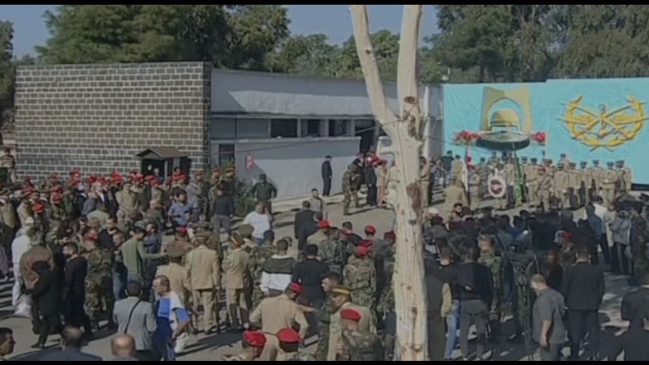 Siria, i funerali degli oltre 110 morti nell'attacco con drone a Homs