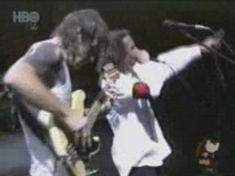 Rage Against The Machine - Bulls on Parade (live woodstock)