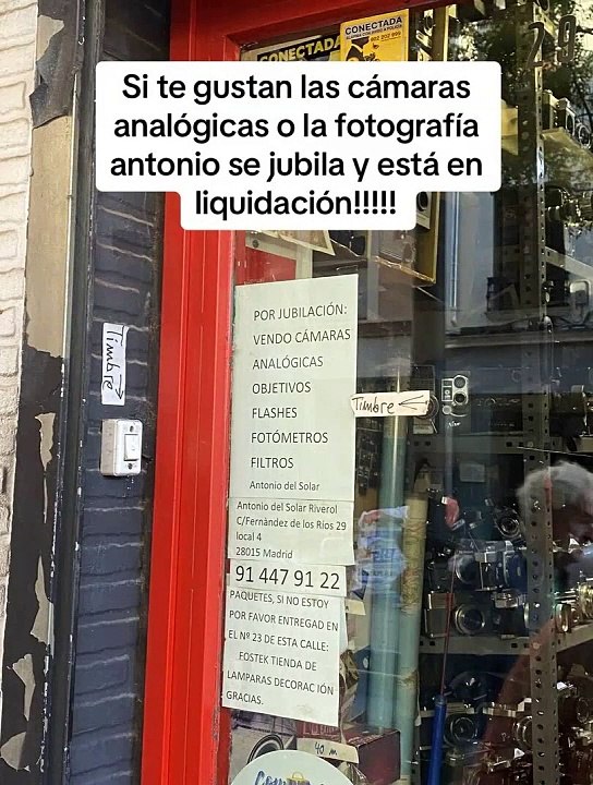 Un error genera colas infinitas en una tienda de cámaras analógicas