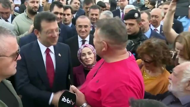 İmamoğlu ve AKP'li vatandaş arasında dikkat çeken diyalog! İnşallah gönlünüzü de kazanırız