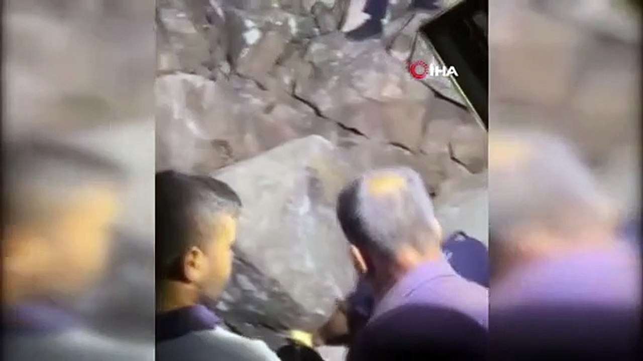 L'incroyable sauvetage de la personne coincée entre les rochers