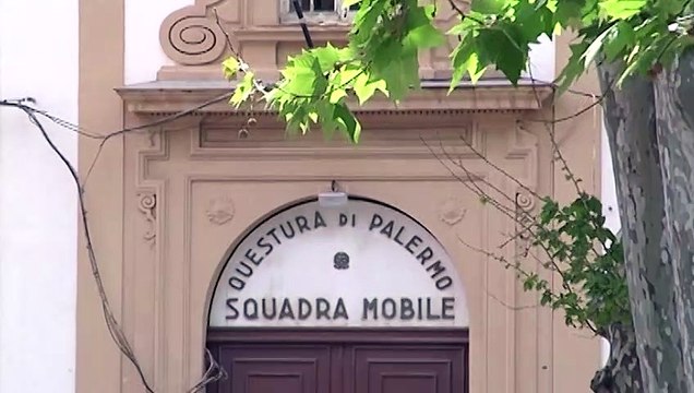 Corruzione alla Squadra mobile. Fanno scena muta davanti al Gip i due poliziotti arrestati