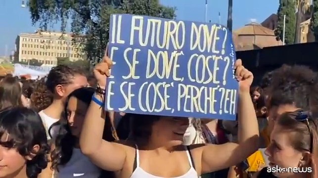 Stop guerra, uccide anche il pianeta : le voci dei Fridays For Future