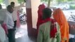 Video : महिला ने सरेआम ससुर और पति को जमकर धोया, वीडियो वायरल