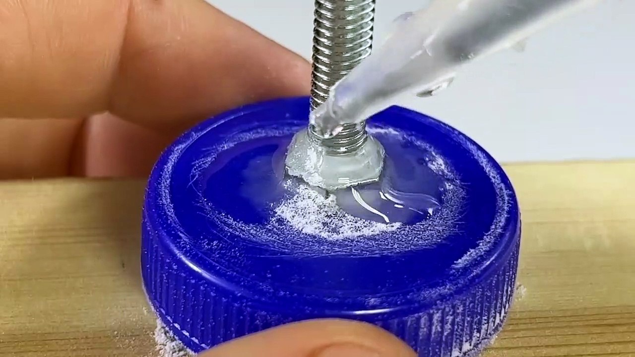 Super Glue and Baking soda ! Pour Glue on Baking soda and Amaze With Results