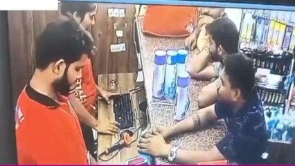 बदमाशों ने ATM कार्ड बदलकर महिला के खाते से उड़ाए 64 हजार रुपए, वारदात CCTV में कैद