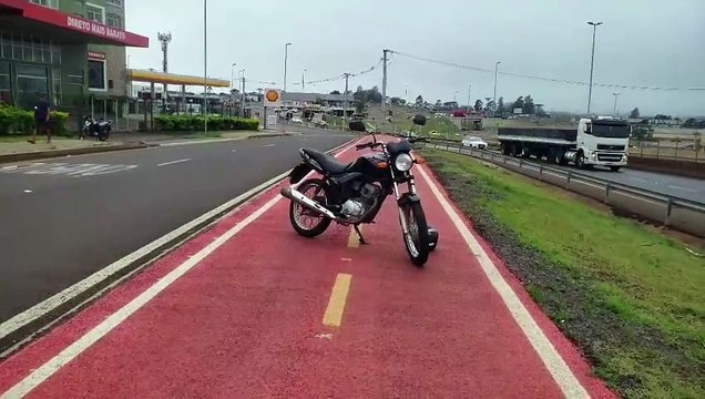 Jovem de 20 anos fica ferido ao cair de moto na marginal da BR-277