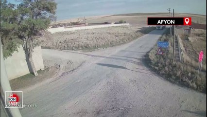 Afyonkarahisar’da tırın motosiklete çarpıp sürüklediği anlar