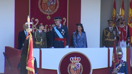 Complicidad entre la Princesa Leonor y los Reyes en el desfile del 12-O