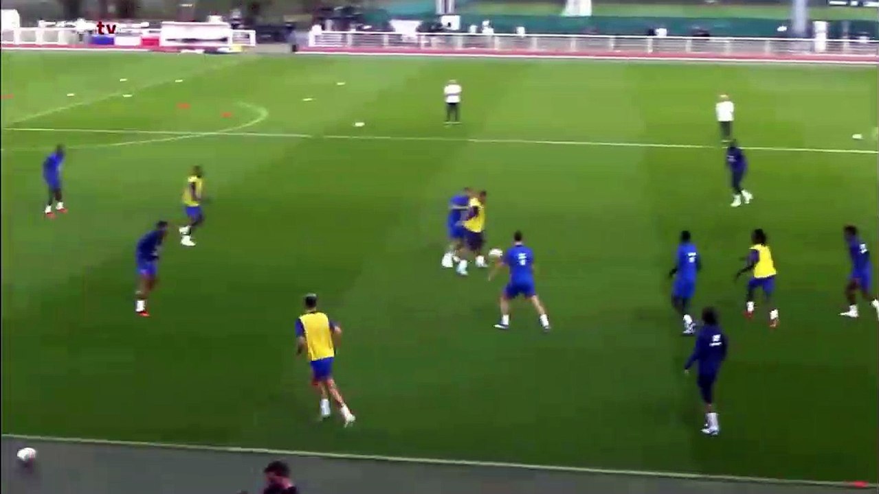 Dembélé oublie une règle à l'entrainement, Mbappé se moque de lui