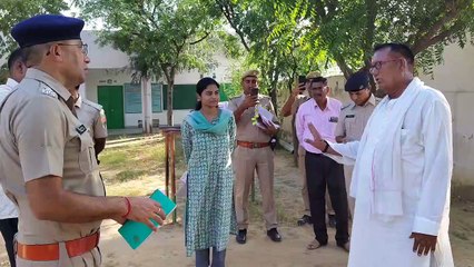 संवेदनशील मतदान केंद्रों पर पहुंची दूदू कलक्टर